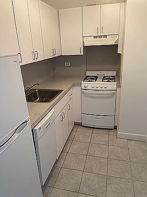 3rd image of 435 W 57th St APT 14S