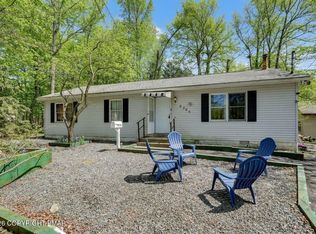 8566 Hillcrest Dr, Tobyhanna, PA 18466