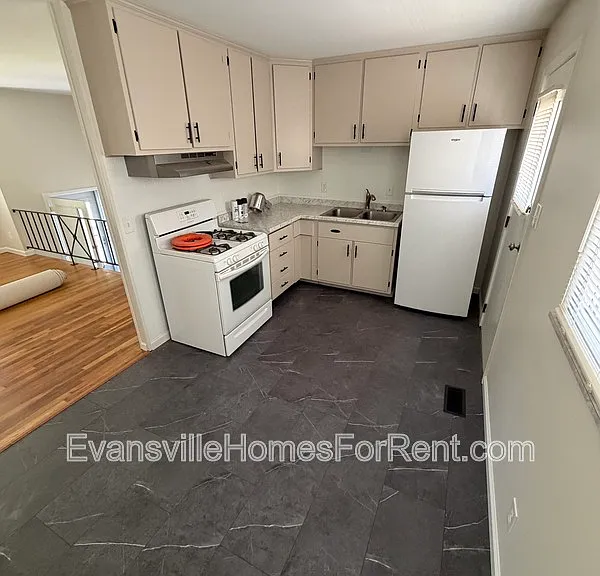 1309 Alvord Ln — Photo 8