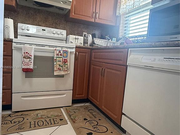 3rd image of 9001 Sunrise Lakes Blvd APT 201