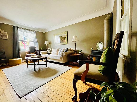 3rd image of 391 Kercheval Ave