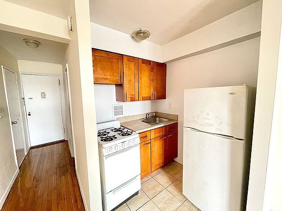 4th image of 87-01 Elmhurst Ave #4C
