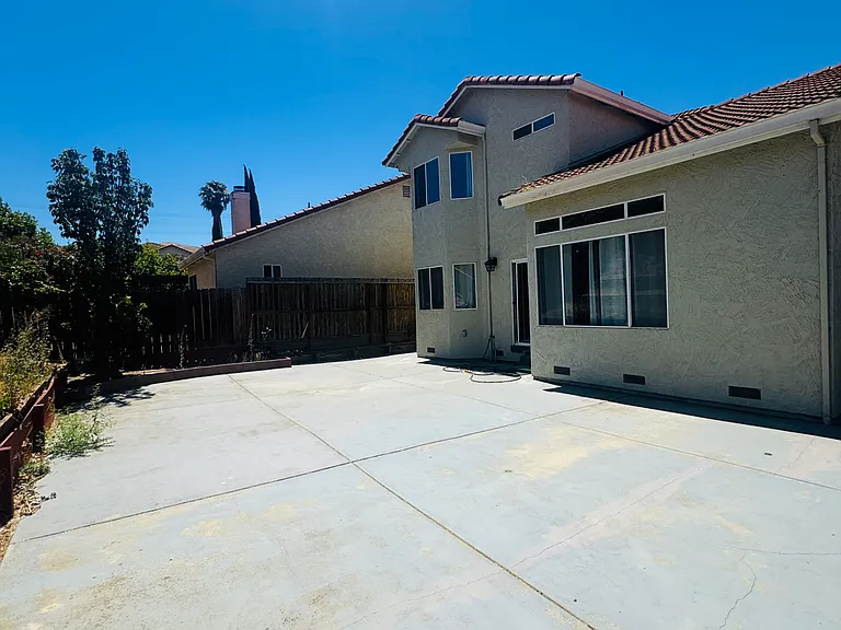 2210 Southwood Dr — Photo 22