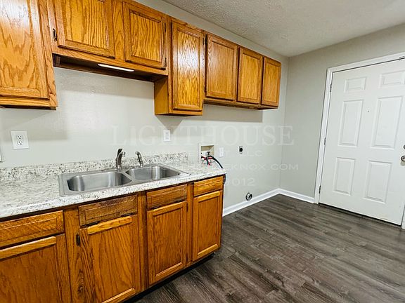 5th image of 2629 Sunset Ave