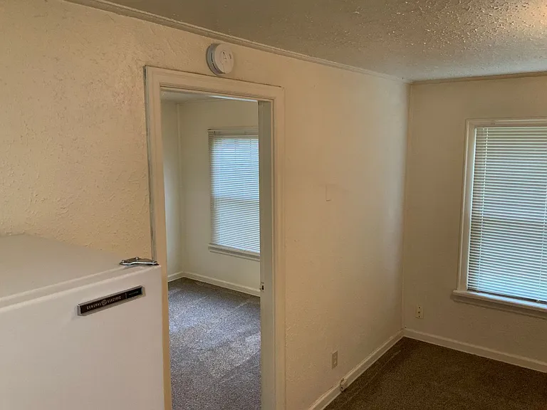 1 Bedroom duplex in downtown Eugene — Photo 6