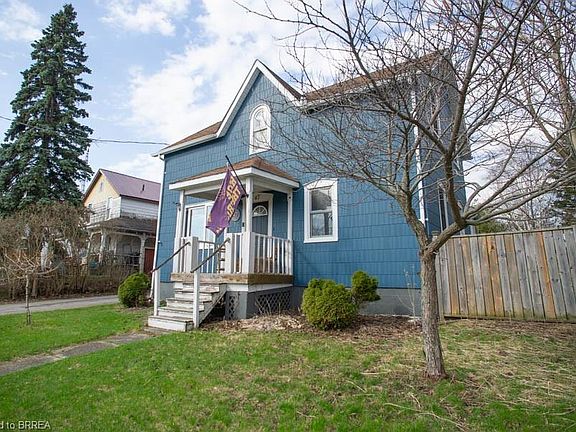 3rd image of 47 Simcoe St
