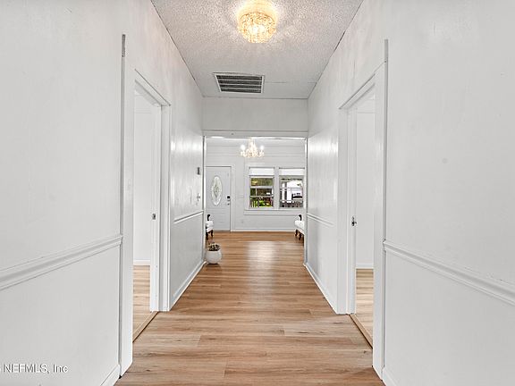 4th image of 215 W OLIVER Street