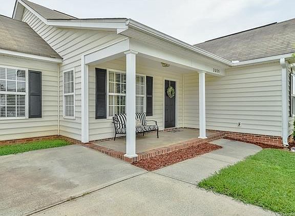 2nd image of 2035 Wexford Way