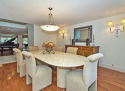 2nd image of 305 Vista Dr