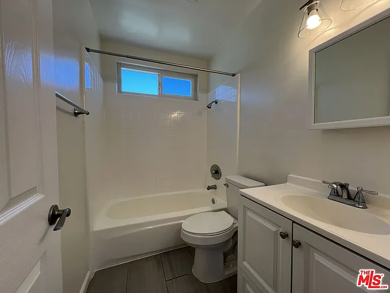 2210 S Sycamore Ave #3 — Photo 12