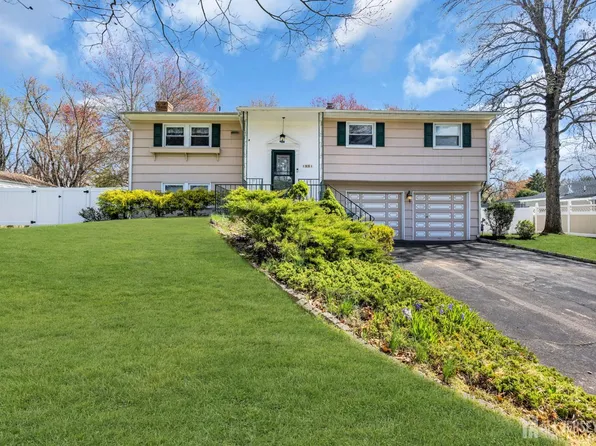 33 Mary Ellen Dr, Edison, NJ 08820