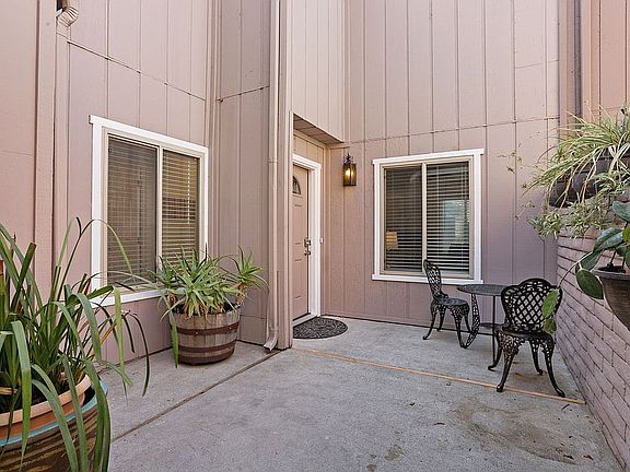 4th image of 2420 S Park Ln