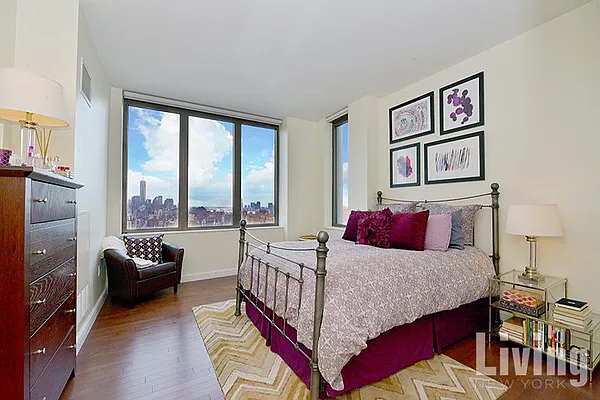 Sold by Living New York | media 4