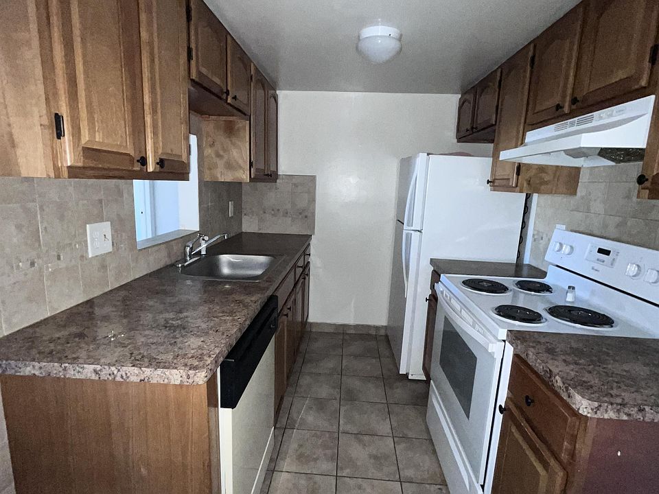 1st image of 10 E Wyoming St #18