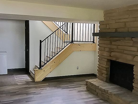 2nd image of 647 Lakeshore Dr