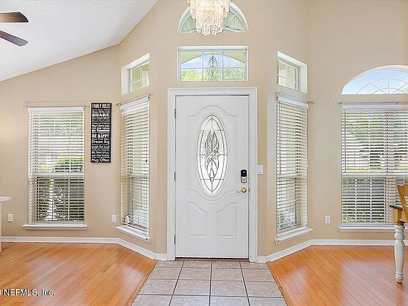 3rd image of 1531 MOUNTAIN LAKE Drive W