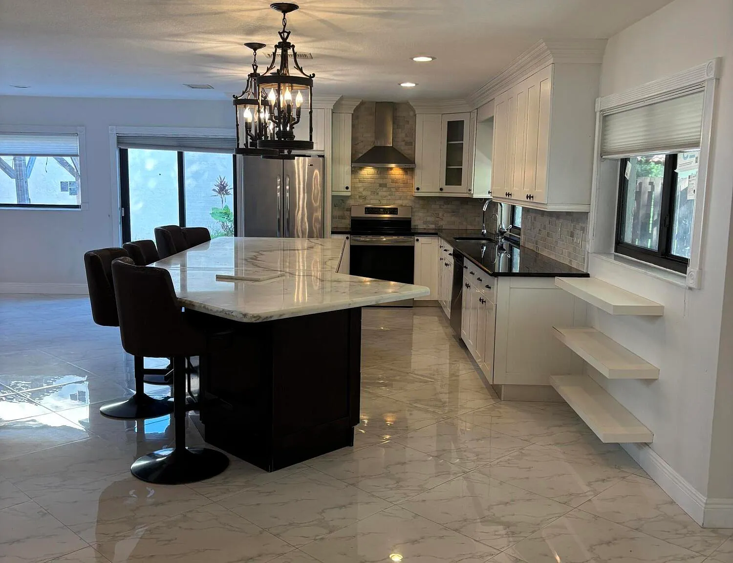 4 bed, 2.5 bath, 2276 sqft, $5,300 — Photo 3