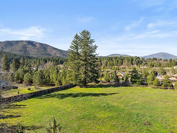 3rd image of 595 E Forks Cir