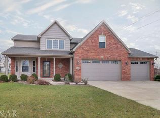 3901 Rave Rd, Bloomington, IL 61704