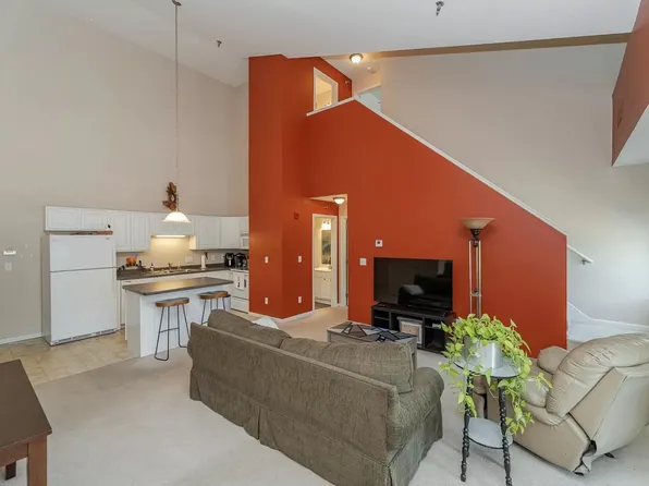 1976 29th Pl NW APT 206, Rochester, MN 55901