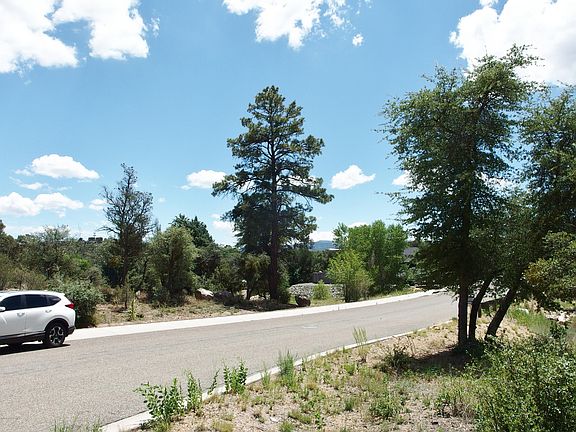 5th image of 945 Estrella Ct