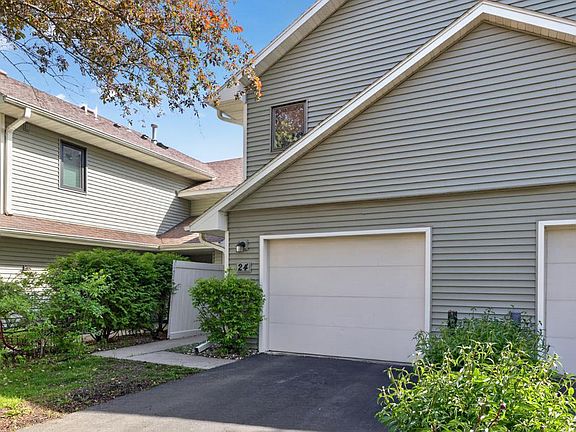 3rd image of 24 Elton Ridge Ct NW