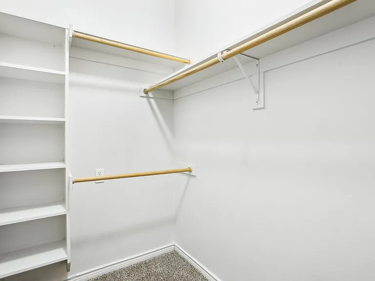 Stone Creek Apartments — Photo 15