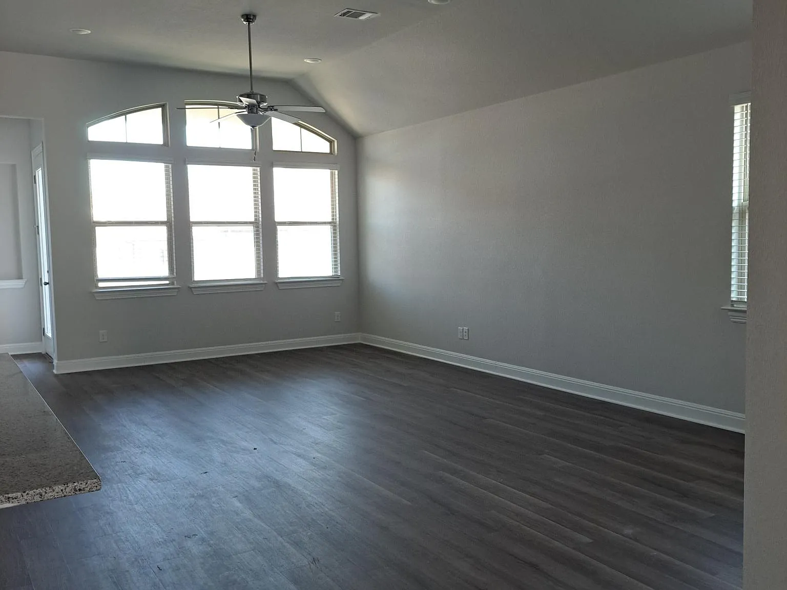 4 bed, 2163 sqft, $2,500 — Photo 4
