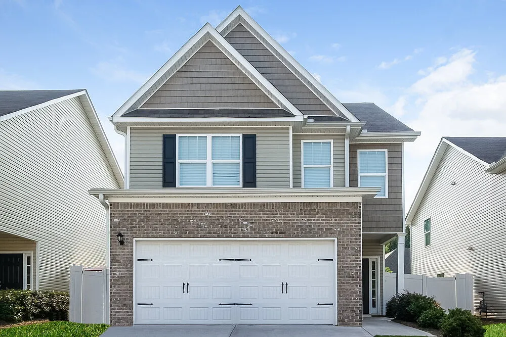 4 bed, 2.0 bath, 1800 sqft, $1,920 — Photo 1