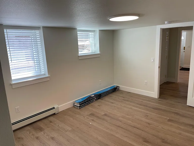 2104 S Corona St — Photo 15