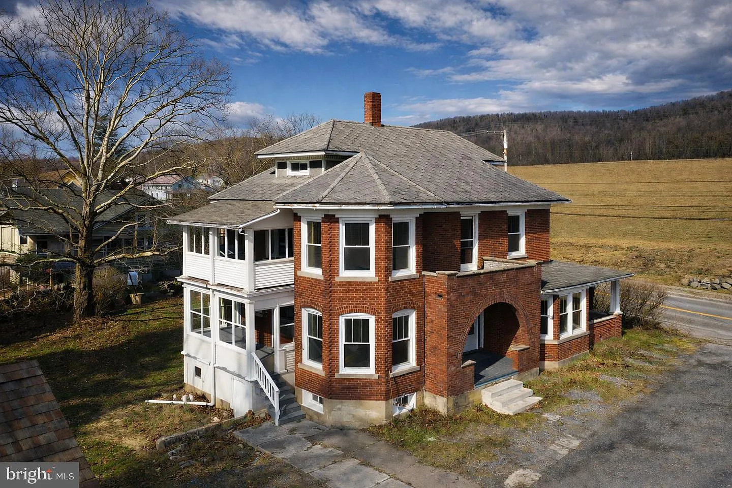 149 W Main St photo 1