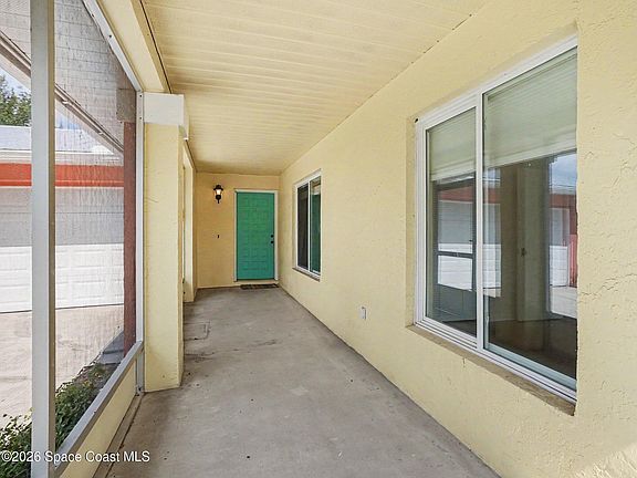 3rd image of 1870 Tallpalm Rd