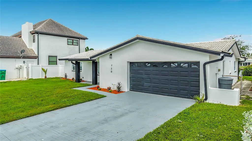 3 bed, 2.0 bath, 1889 sqft, $5,800 — Photo 2