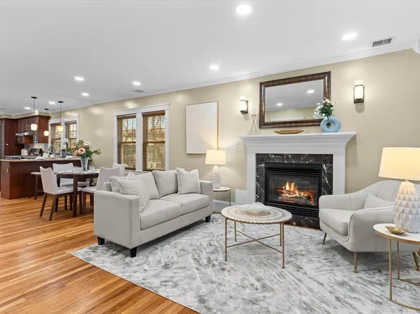 21-21 Wood St #3, Cambridge, MA 02140