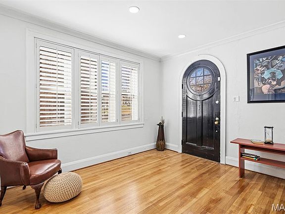 4th image of 448 N Hanley Rd