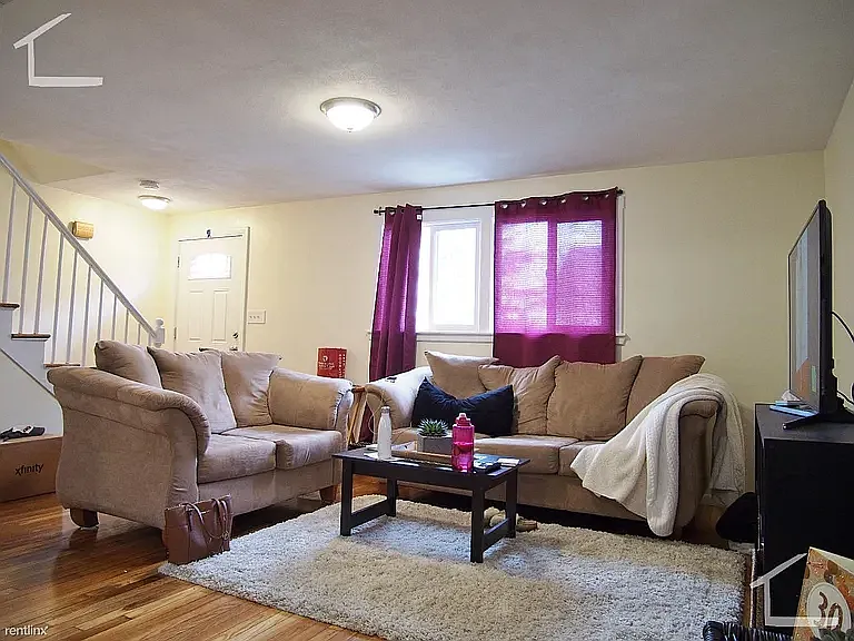 3 bed, 1200 sqft, $2,800 — Photo 2