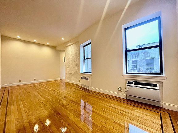 4th image of 207 E 29th St APT 28