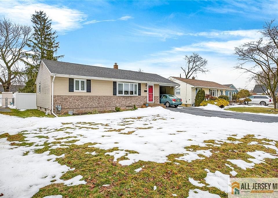 1st image of 13 Yates Dr