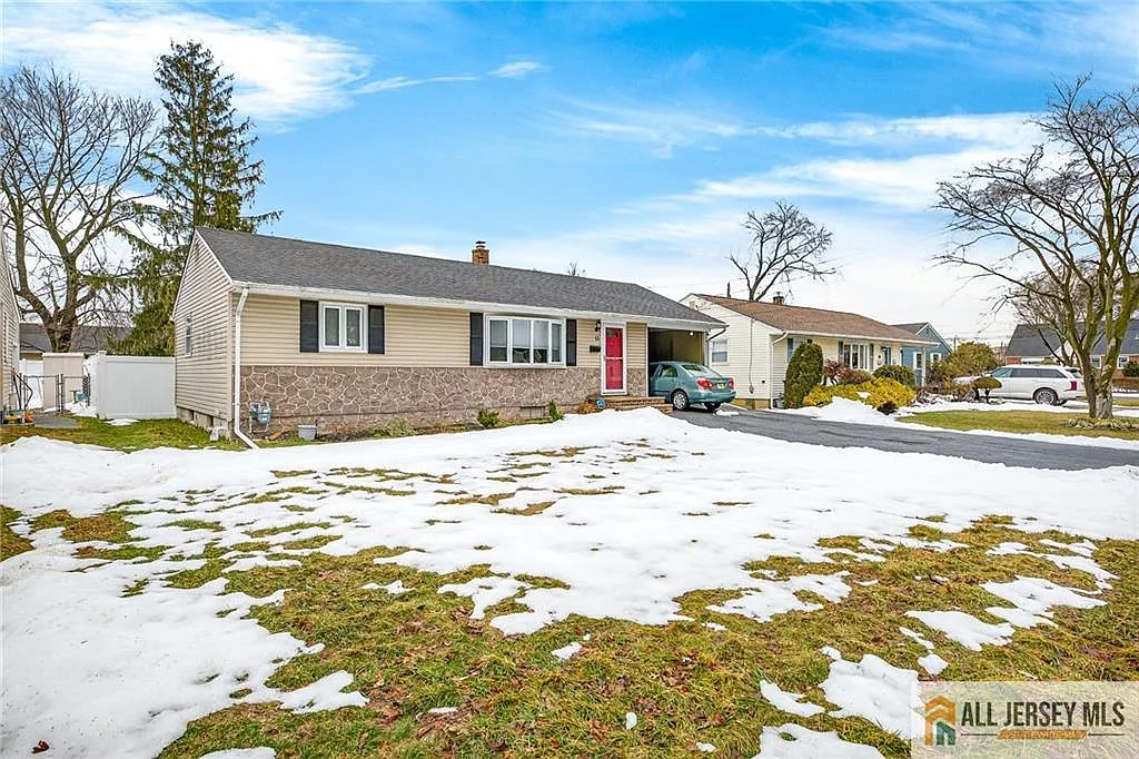 13 Yates Dr photo 1