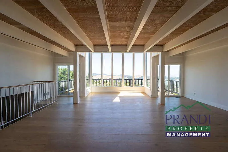 4 bed, 3.0 bath, 2560 sqft, $8,500 — Photo 4