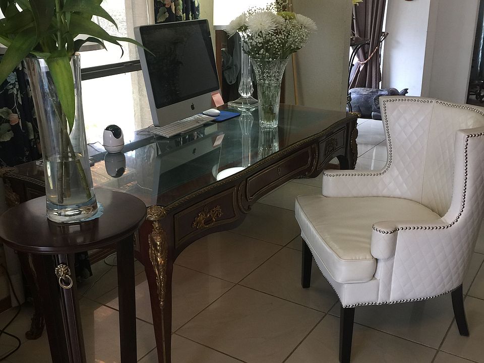 Living Room French table