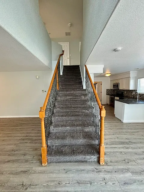 4 bed, 1845 sqft, $2,895 — Photo 4