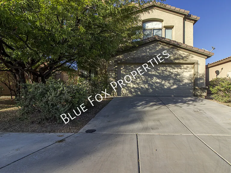7651 E Majestic Palm Ln — Photo 1