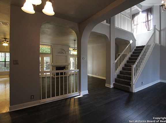 4th image of 4006 Camphor Way