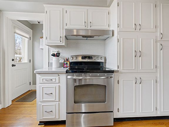 5th image of 422 N Highland Ave