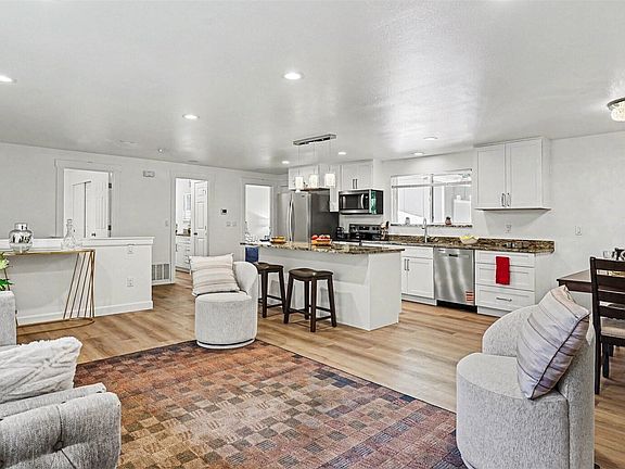 3rd image of 11040 40th Avenue NE