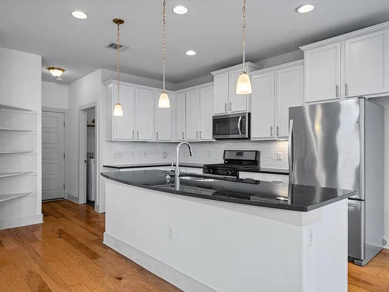 5915 Swayden Ln — Photo 6