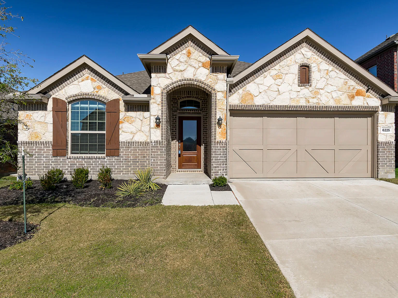 4 bed, 2.5 bath, 2143 sqft, $2,400 — Photo 1