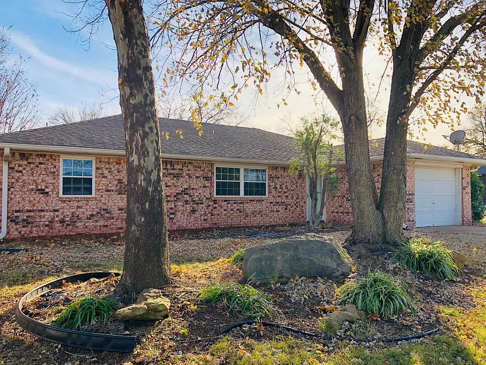 1203 E Pecan St