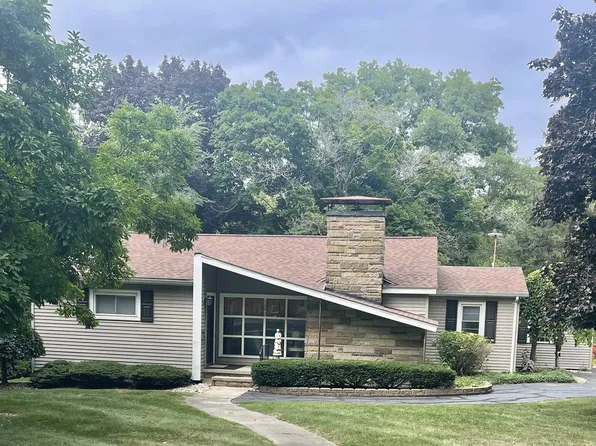 1202 W Oliver St, Owosso, MI 48867